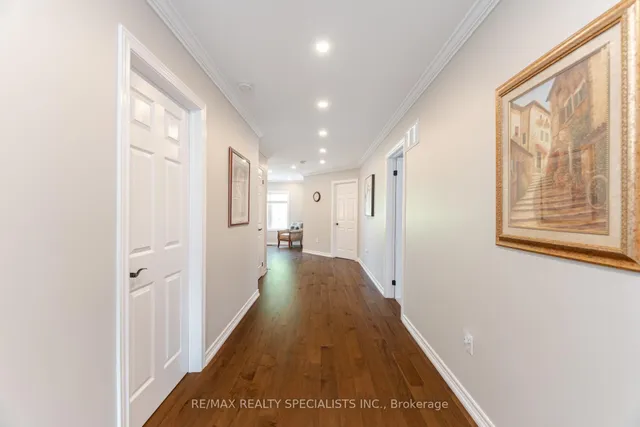 Additional image 24 of 74 Robarts Dr