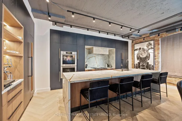 Additional image 17 of 113 Dupont St Unit 201