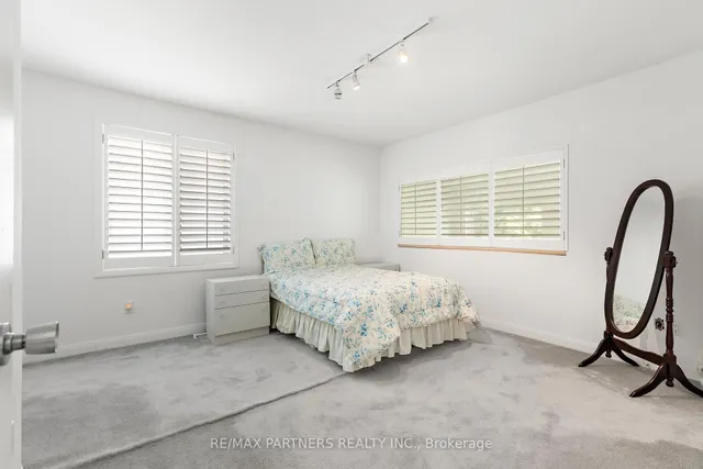 Additional image 25 of 382 Parkview Ave