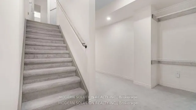 Additional image 33 of 552 Bessborough Dr