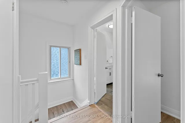 Additional image 40 of 875 Royal York Rd