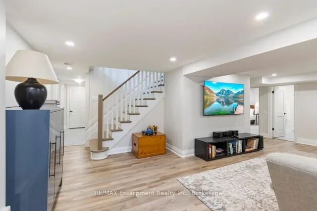 Additional image 25 of 2109 Wellington Ave