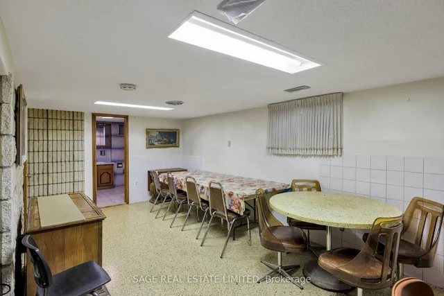 Additional image 33 of 34 Henderson Ave