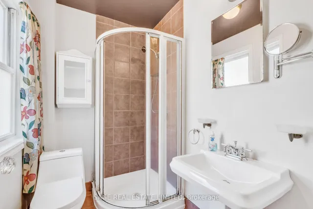 Additional image 19 of 451 Glenholme Ave