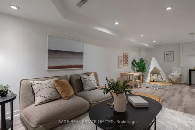 Additional image 25 of 34 Muir Ave