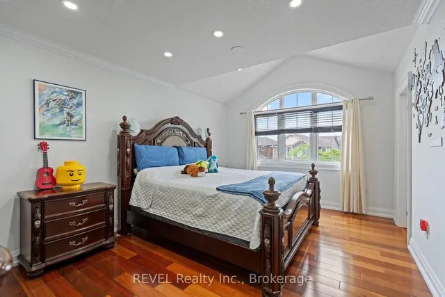 Additional image 28 of 401 Schreyer Cres