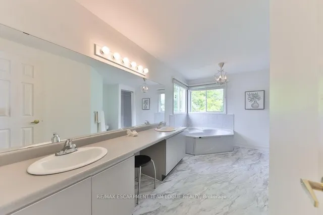 Additional image 23 of 2046 PARKLANE Cres