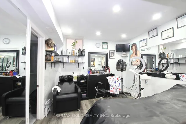 Additional image 42 of 14 Lisson Cres