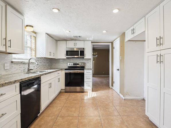 1003 Suwanee Ln, Houston, TX 77090