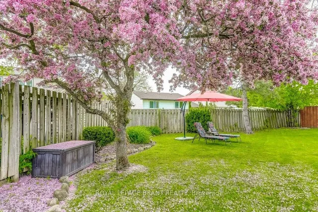 Additional image 44 of 726 Applewood Cres