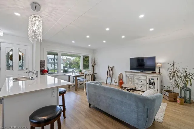 Additional image 30 of 60 Howe Ave