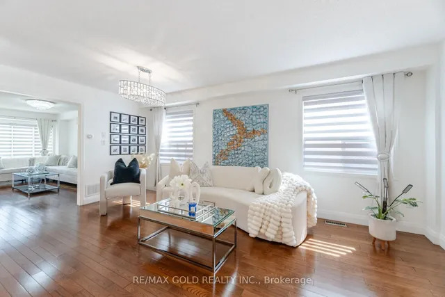 Additional image 3 of 29 Skylar Circ