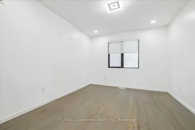 Additional image 39 of 39 Sunrow Gate