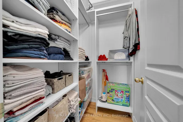 Additional image 27 of 19 Nisbet Blvd