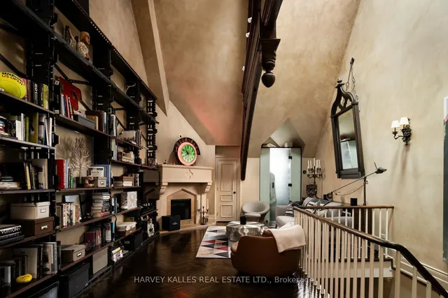 Additional image 31 of 12 Macpherson Ave Unit 3