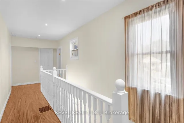 Additional image 16 of 233 Normanhurst Ave