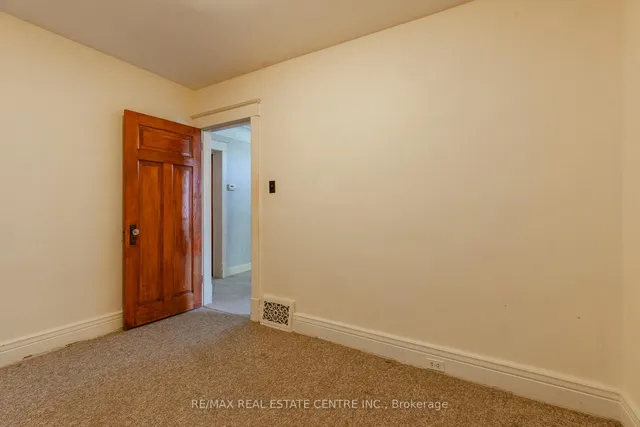 Additional image 16 of 27 Barons Ave