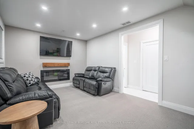 Additional image 33 of 2 Lynford Ave