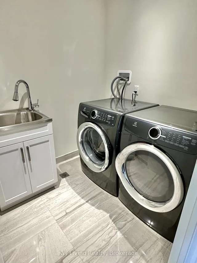 Additional image 14 of 18 Ferris Rd