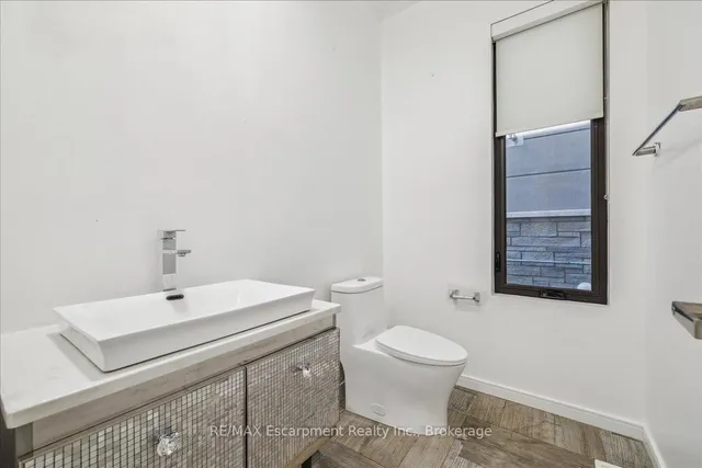 Additional image 28 of 39 Sunrow Gate