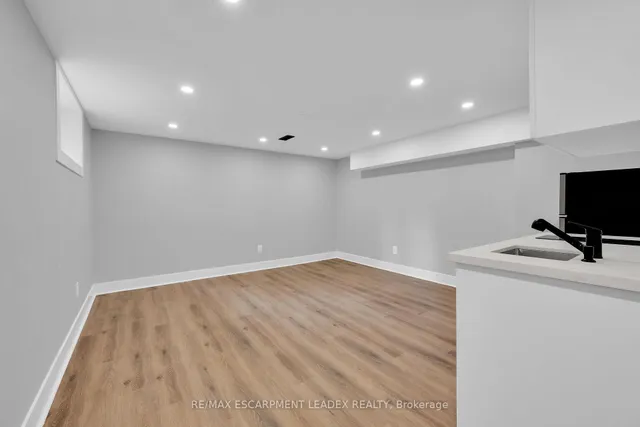 Additional image 29 of 24 CLAPHAM Rd