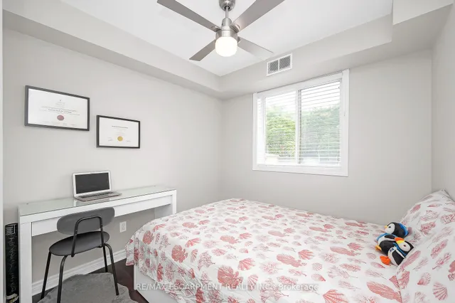 Additional image 18 of 28 Victoria Ave Unit 102