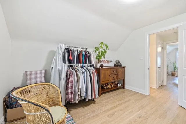 Additional image 33 of 60 Howe Ave