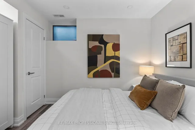 Additional image 48 of 37 West Lynn Ave