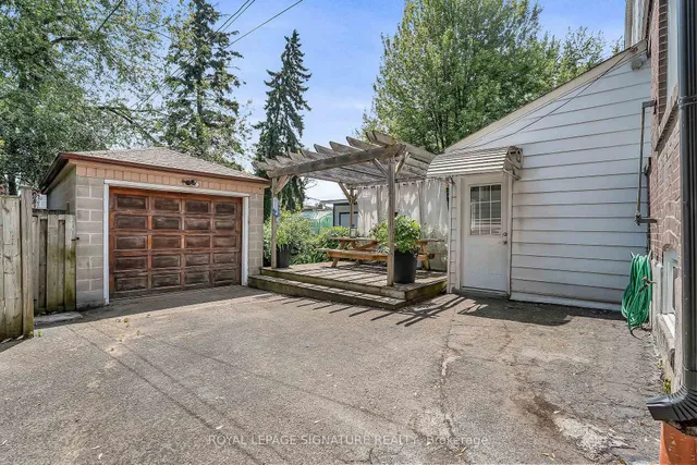 Additional image 40 of 263 Glebeholme Blvd