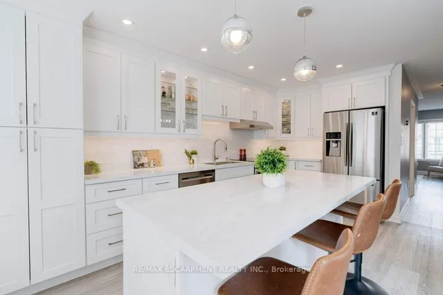 Additional image 13 of 5090 Fairview St Unit 40