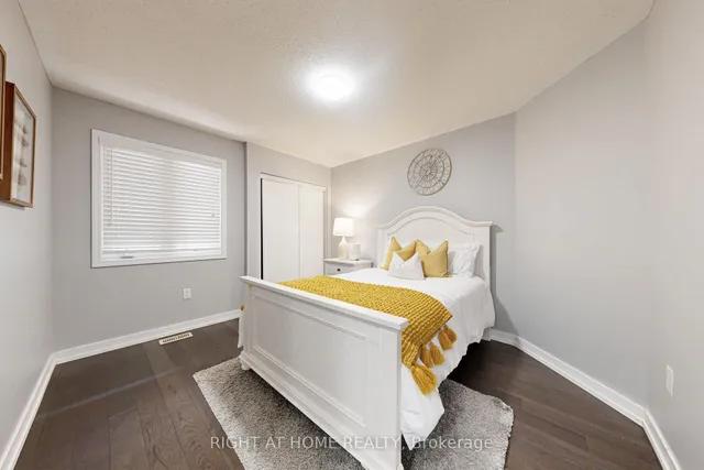 Additional image 26 of 686 Bolingbroke Dr