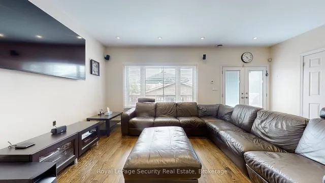 Additional image 5 of 35 Regal Rd