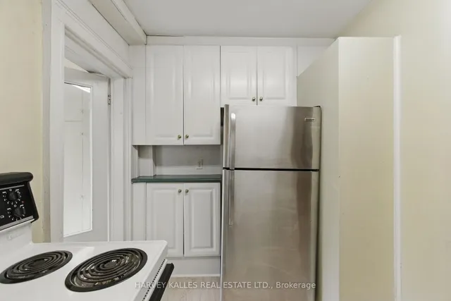 Additional image 15 of 24 Yonge Blvd