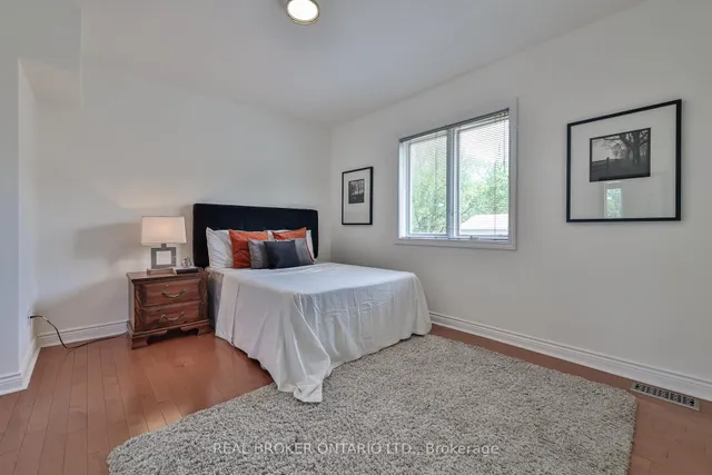 Additional image 40 of 70 Colonial Ave