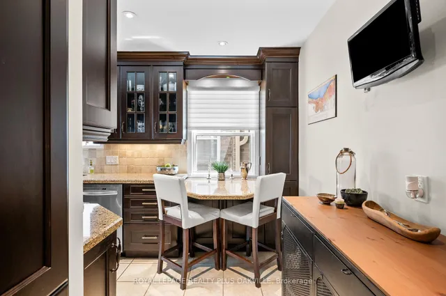 Additional image 14 of 5255 Lakeshore Rd Unit 49