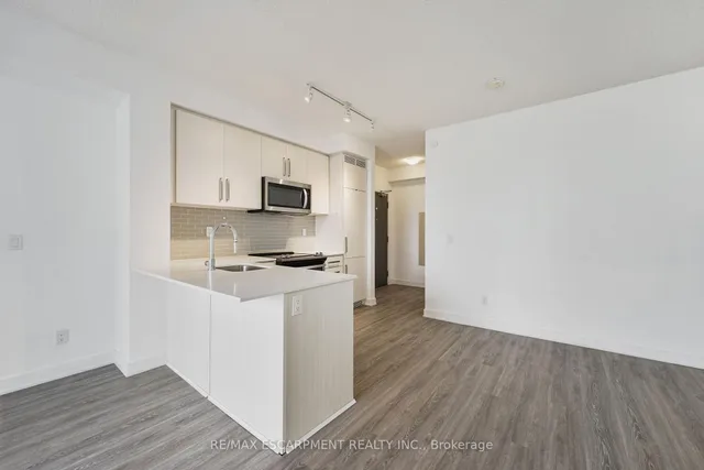 Additional image 14 of 5180 Yonge St Unit 6