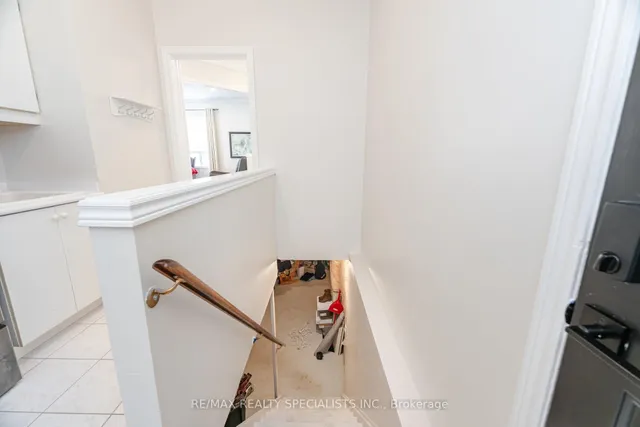 Additional image 21 of 74 Robarts Dr