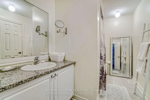 Additional image 32 of 552 Bessborough Dr