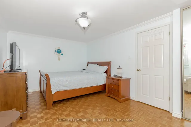 Additional image 27 of 400 Bloor St Unit 8