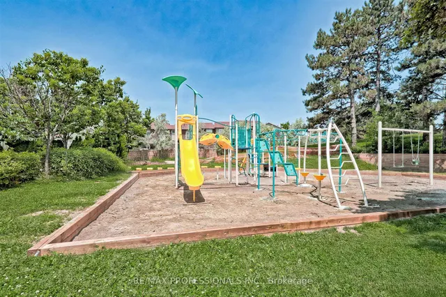 Additional image 40 of 475 The West Mall Unit 712