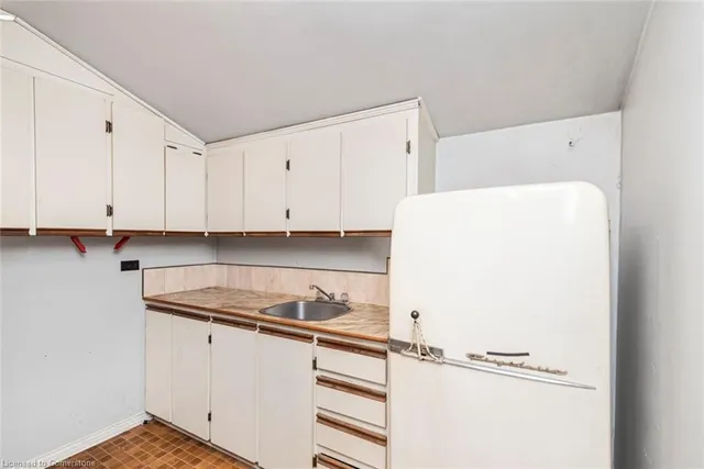 Additional image 22 of 11 Grafton Ave