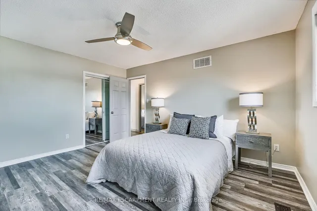 Additional image 17 of 29 Guildwood Dr