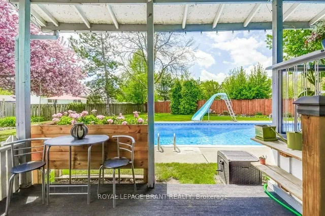 Additional image 38 of 726 Applewood Cres