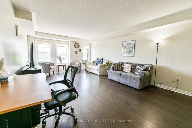 Additional image 10 of 27 Pennycross Cres Unit 3