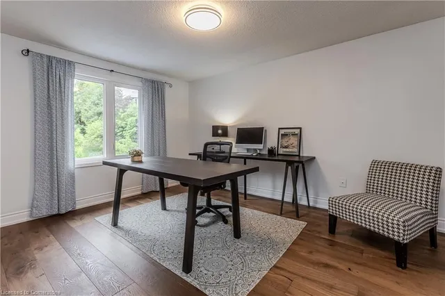 Additional image 28 of 6 Carl Cres