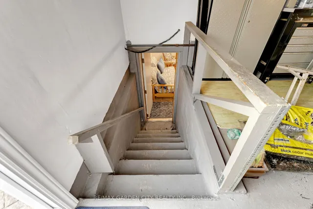 Additional image 30 of 43 Evergreen Ave