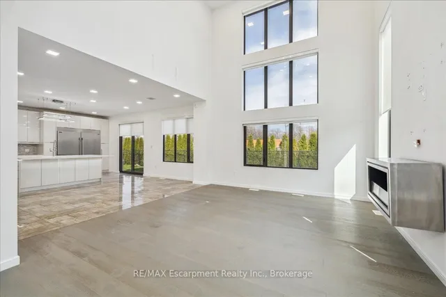 Additional image 19 of 39 Sunrow Gate