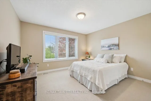 Additional image 19 of 572 Falconridge Cres