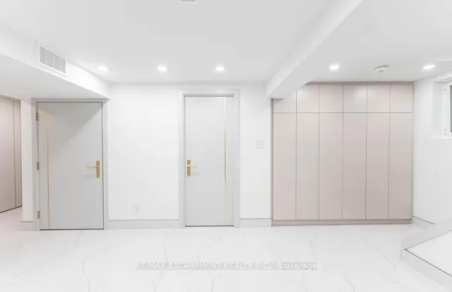 Additional image 21 of 174 ROXBOROUGH Ave