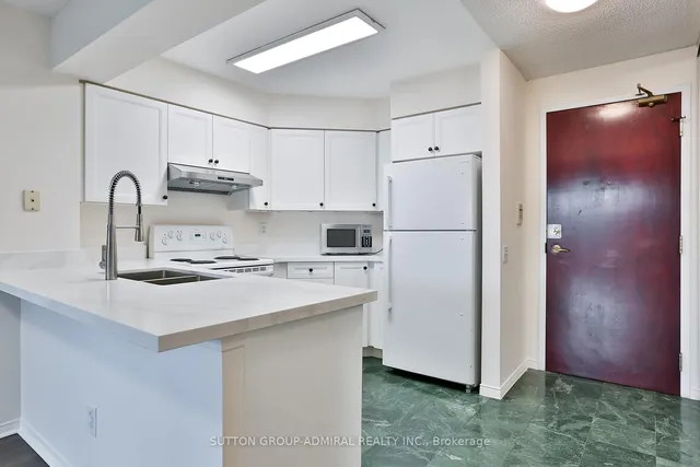 Additional image 4 of 750 Bay St Unit 2002